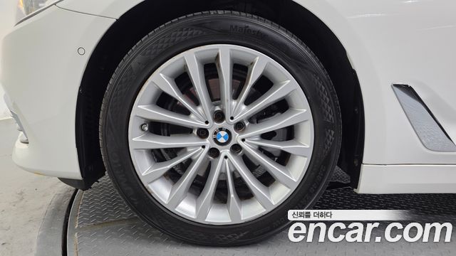 BMW 5-Series 520d xDrive Luxury Plus