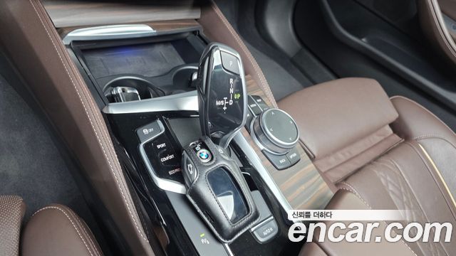 BMW 5-Series 520d xDrive Luxury Plus