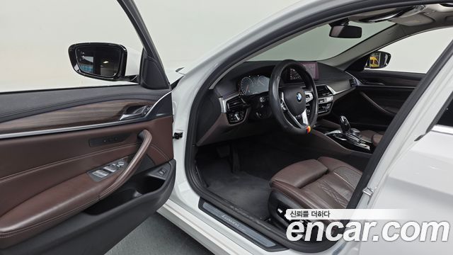 BMW 5-Series 520d xDrive Luxury Plus
