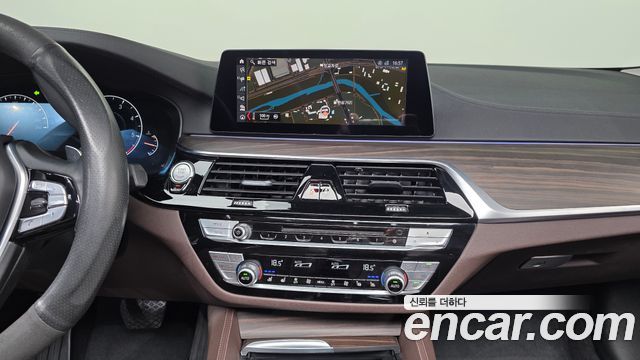 BMW 5-Series 520d xDrive Luxury Plus