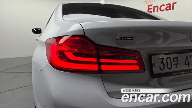 BMW 5-Series 520d xDrive Luxury Plus