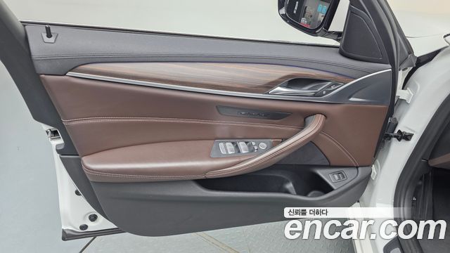 BMW 5-Series 520d xDrive Luxury Plus
