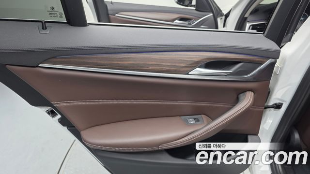 BMW 5-Series 520d xDrive Luxury Plus