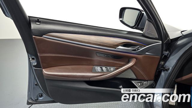 BMW 5-Series 530e M Sport