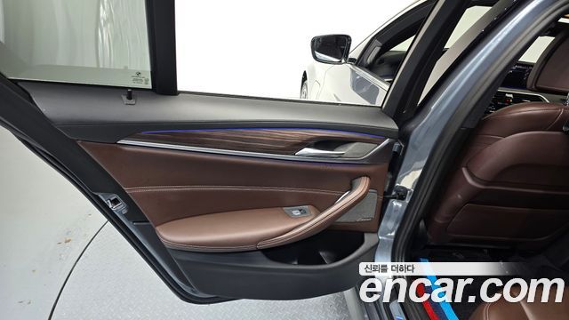 BMW 5-Series 530e M Sport