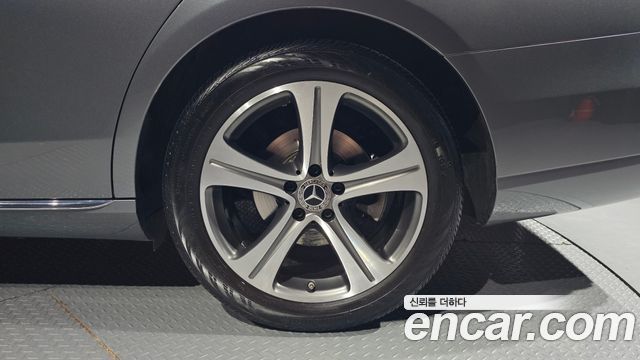 Mercedes-Benz E-Class E300 Avantgarde