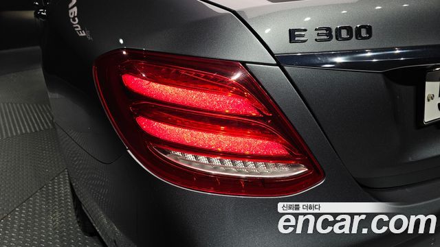 Mercedes-Benz E-Class E300 Avantgarde