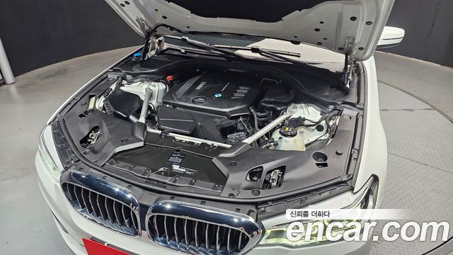 BMW 5-Series 520d xDrive Luxury Plus