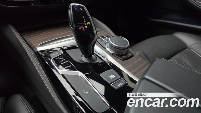 BMW 5-Series 520d xDrive Luxury Plus