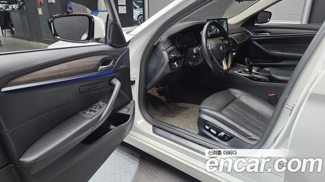 BMW 5-Series 520d xDrive Luxury Plus