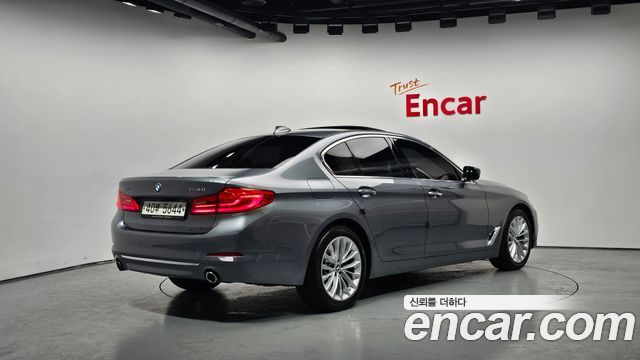 BMW 5-Series 530i xDrive Luxury Plus