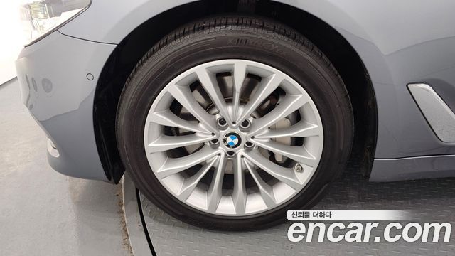BMW 5-Series 530i xDrive Luxury Plus