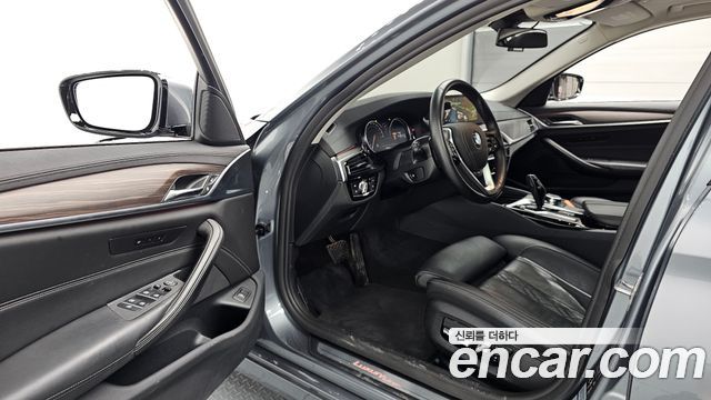 BMW 5-Series 530i xDrive Luxury Plus