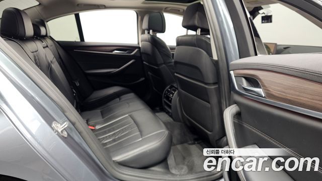 BMW 5-Series 530i xDrive Luxury Plus