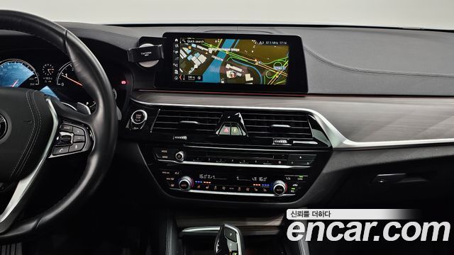 BMW 5-Series 530i xDrive Luxury Plus