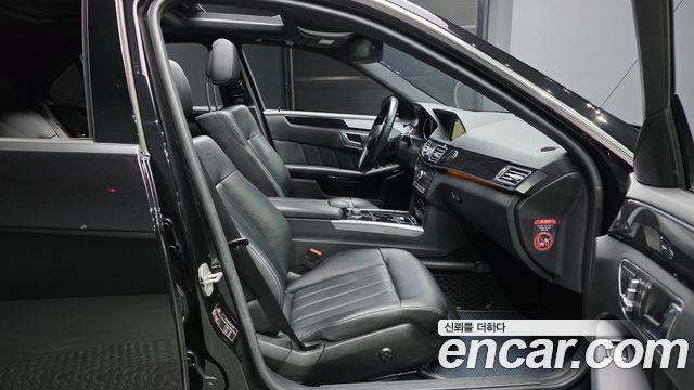 Mercedes-Benz E-Class E300 4MATIC Avantgarde