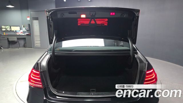 Mercedes-Benz E-Class E300 4MATIC Avantgarde