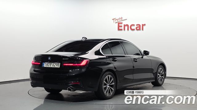 BMW 3-Series 320i