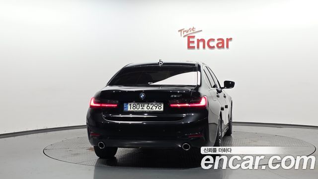 BMW 3-Series 320i