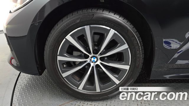 BMW 3-Series 320i
