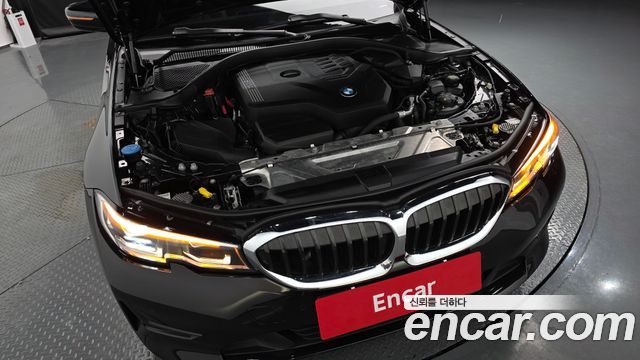 BMW 3-Series 320i