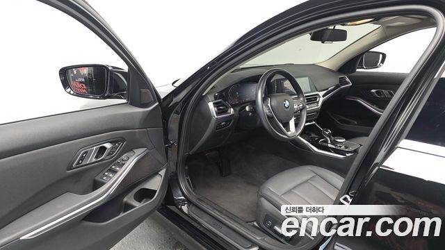 BMW 3-Series 320i
