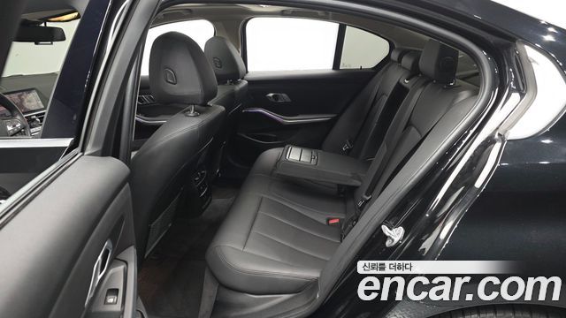 BMW 3-Series 320i