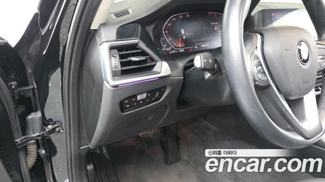 BMW 3-Series 320i