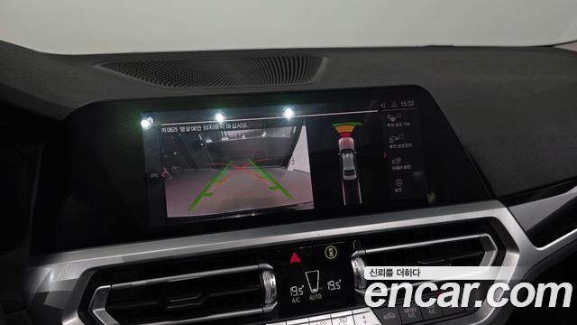 BMW 3-Series 320i