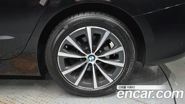 BMW 3-Series 320i