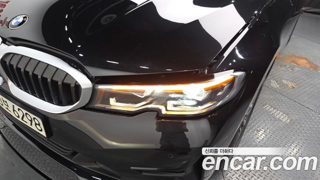 BMW 3-Series 320i