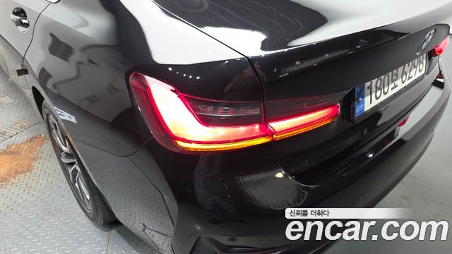 BMW 3-Series 320i