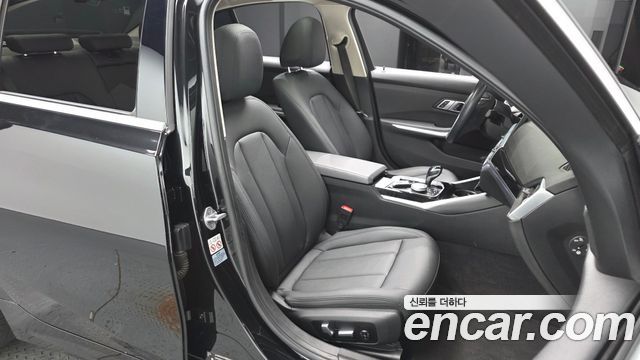 BMW 3-Series 320i