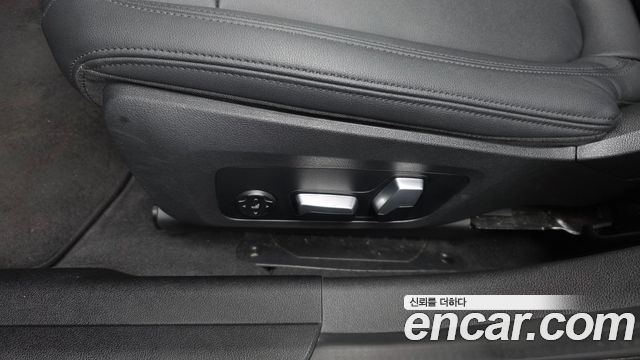 BMW 3-Series 320i