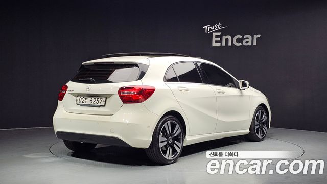 Mercedes-Benz A-Class A200