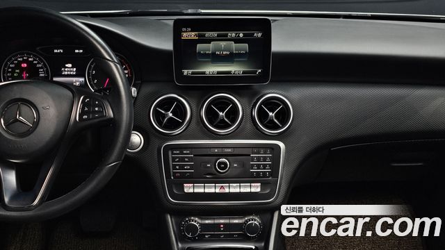 Mercedes-Benz A-Class A200