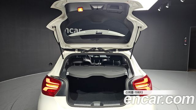 Mercedes-Benz A-Class A200