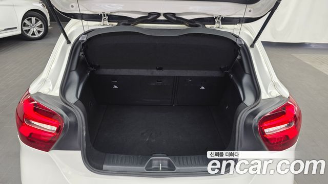 Mercedes-Benz A-Class A200