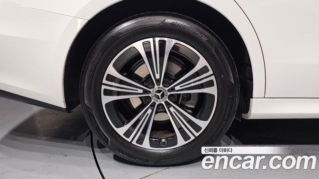 Mercedes-Benz E-Class E200 Avantgarde