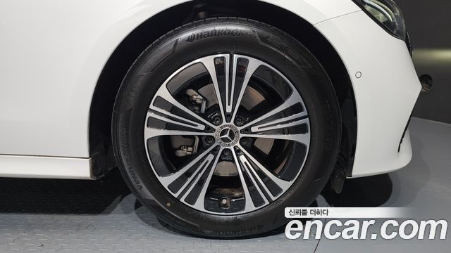 Mercedes-Benz E-Class E200 Avantgarde