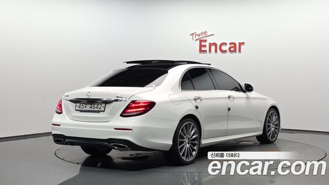 Mercedes-Benz E-Class E300 4MATIC AMG Line