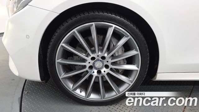 Mercedes-Benz E-Class E300 4MATIC AMG Line