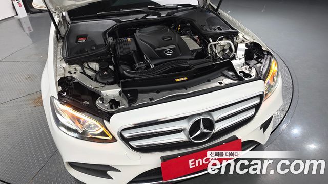 Mercedes-Benz E-Class E300 4MATIC AMG Line