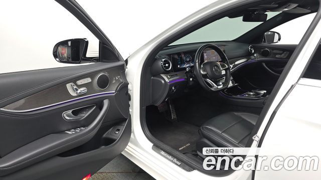 Mercedes-Benz E-Class E300 4MATIC AMG Line