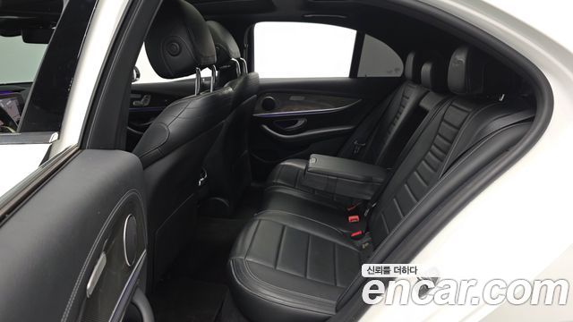 Mercedes-Benz E-Class E300 4MATIC AMG Line