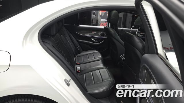 Mercedes-Benz E-Class E300 4MATIC AMG Line