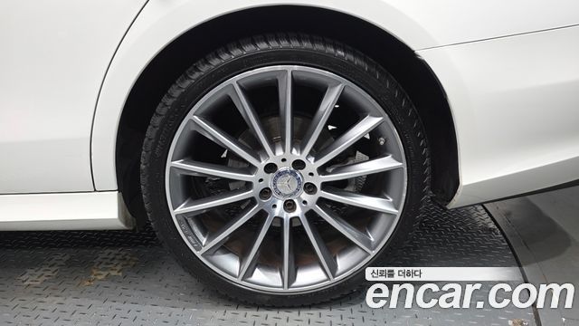 Mercedes-Benz E-Class E300 4MATIC AMG Line
