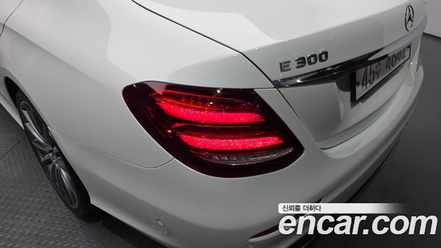 Mercedes-Benz E-Class E300 4MATIC AMG Line