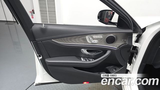 Mercedes-Benz E-Class E300 4MATIC AMG Line