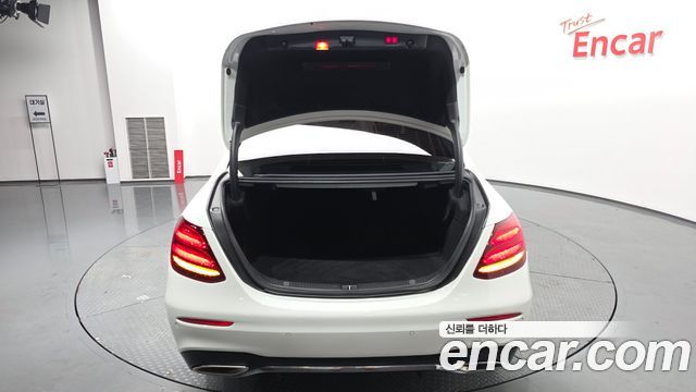Mercedes-Benz E-Class E300 4MATIC AMG Line